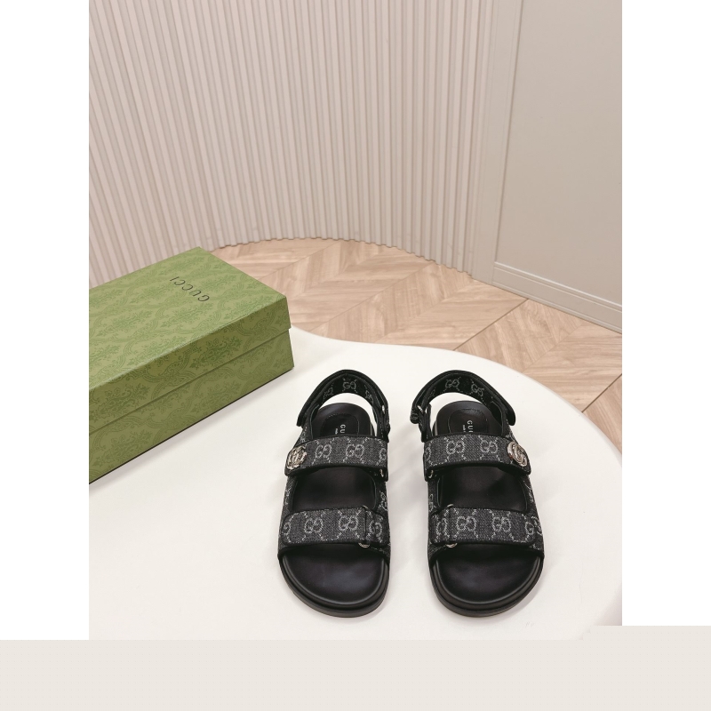 G*u*i sandals